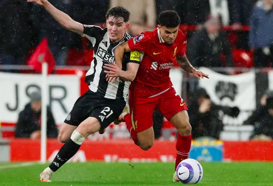 爱游戏APP-包含转会期纽卡斯尔调整名单以备欧冠，再遭质疑环节打磨，悬念犹存，数据趋势出现新变化的词条