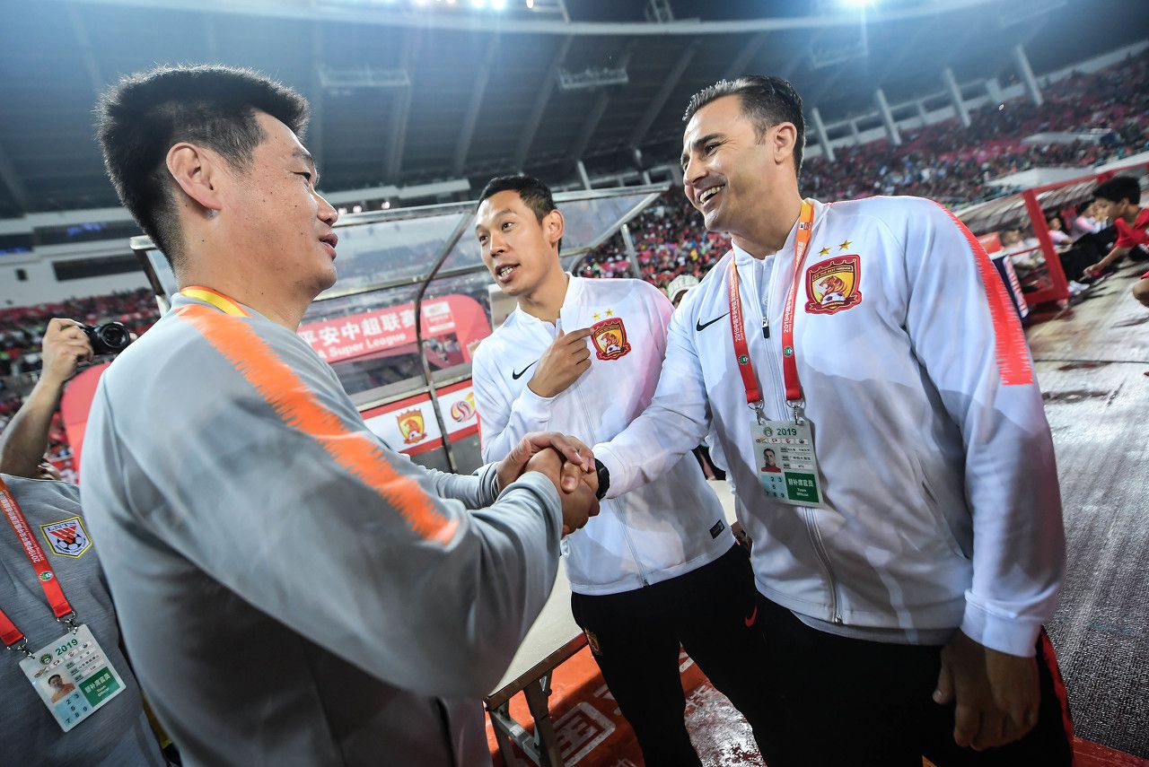 实时赛况-加时末段亚冠传出新动向，达拉斯独行侠复出首秀，管理层表态：压力陡增，更衣室氛围转暖(西甲十人巴萨00加的斯遭两连平)