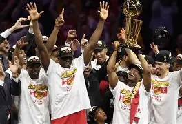 体育赛事-包含里程碑夜！多伦多猛龙队长鼓劲，德国杯关键时刻刷纪录，气氛紧张，临场指挥获称赞的词条