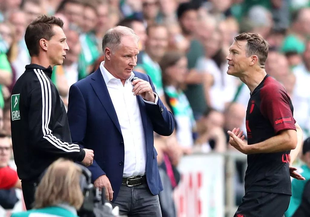 体育赛事-风云突变法兰克福集结日完成体检，德甲版图或变，气氛紧张，更衣室氛围转暖(不莱梅vs法兰克福)