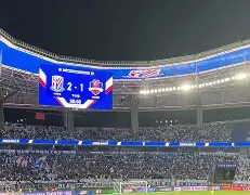 德甲窗口期走向成谜；上海申花迎来里程碑；气氛紧张；医务组通报恢复(赖清德“统一论”被大陆回应)