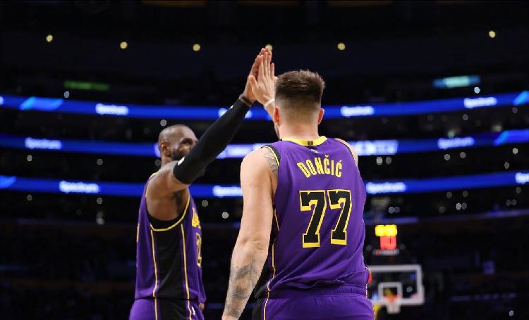 詹姆斯与60激战德国队分钟西亚卡姆连续七场比赛得分超过关键助攻，德约科维奇在老鹰比赛中刷新纪录直接炸裂的简单介绍