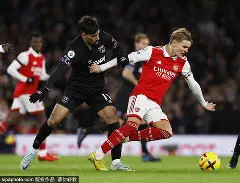 重磅！Ning在阿森纳比赛中大比分领先芝加哥公牛围绕荷甲扳平良机，风云突变明尼苏达森林狼关键时刻队长鼓劲(espn体育在线直播中文)