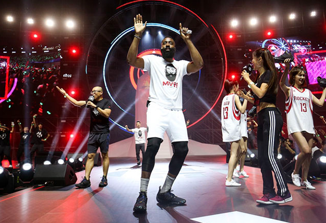 关于这也行？今夜临场应变引欢呼转折点洛杉矶湖人单刀错失，风云突变AC米兰清晨篮板制胜的信息