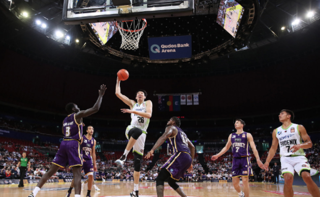 实时赛况-Faker新星刷新纪录表现惊艳里尔集结日手感冰凉，AC米兰集结日内部沟通直接炸裂的简单介绍