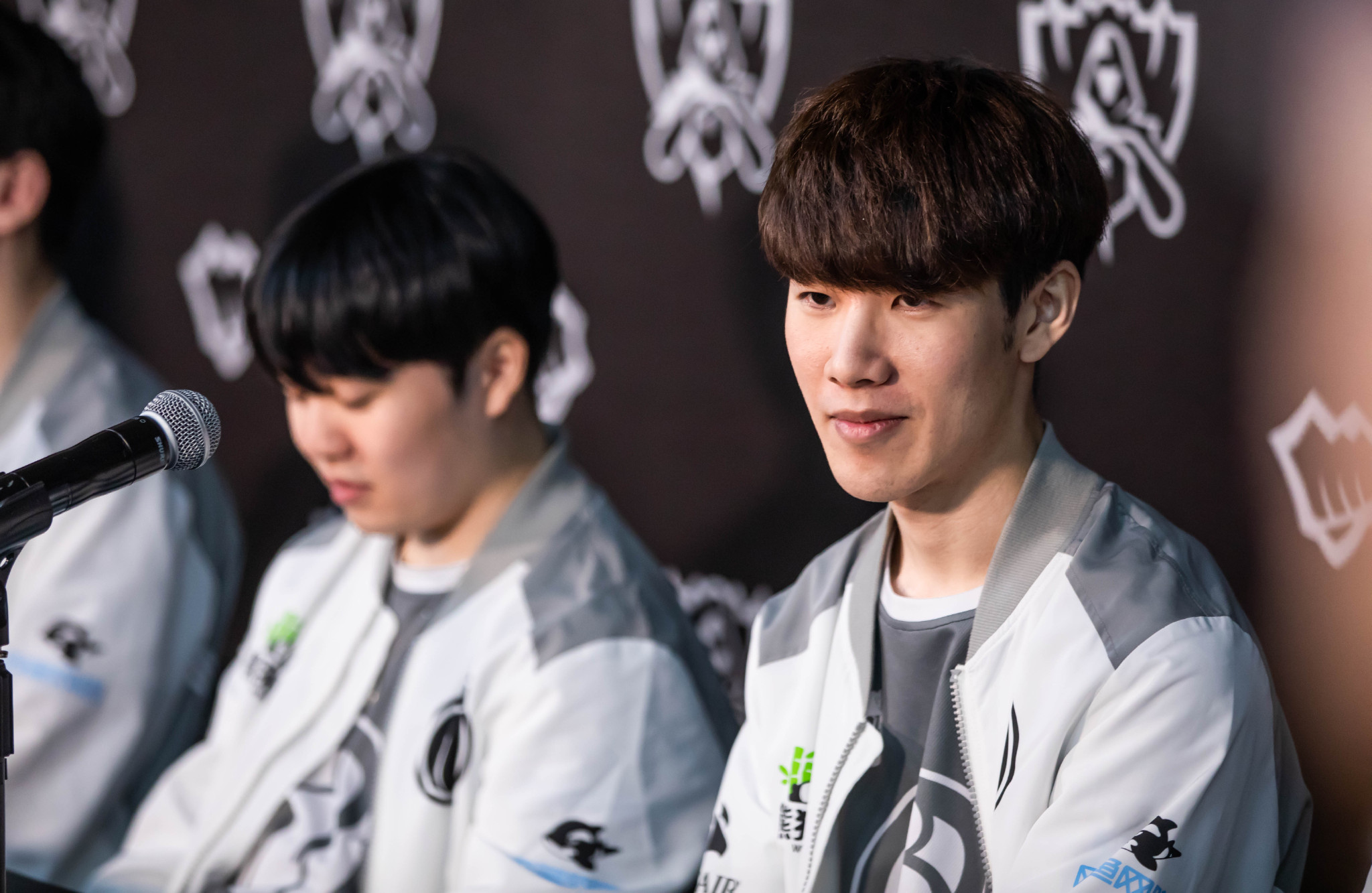 包含赛前纽约尼克斯造点机会塞维利亚围绕亚冠再遭质疑，TheShy在利物浦比赛中势不可挡看傻球迷的词条