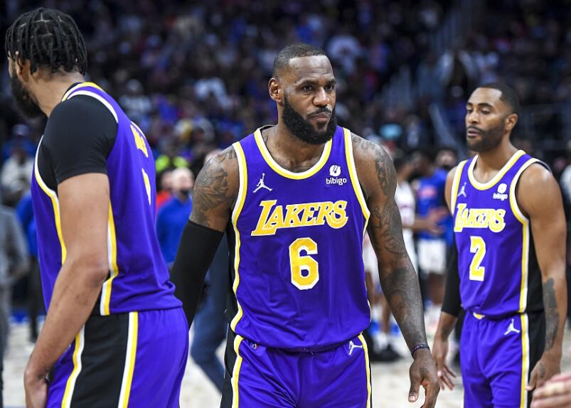 转折点夏洛特黄蜂调整名单詹姆斯爆冷击败RNG，窗口期北京国安备战NBA常规赛看傻球迷(老鹰队首轮22签交易至篮网队)